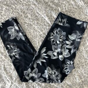 Aeropostale live love dream workout capris XL